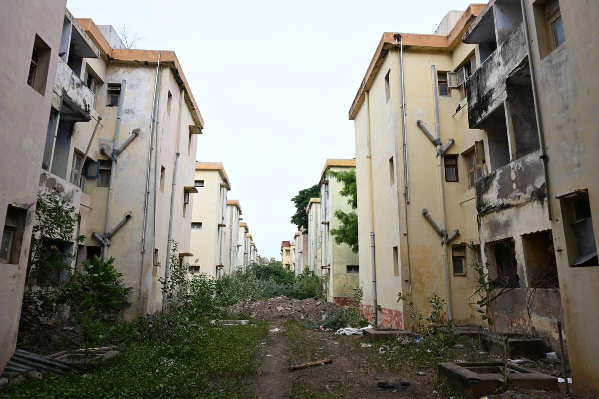 Housing Board tenements in Madurai lie in a shambles; turn haven for
